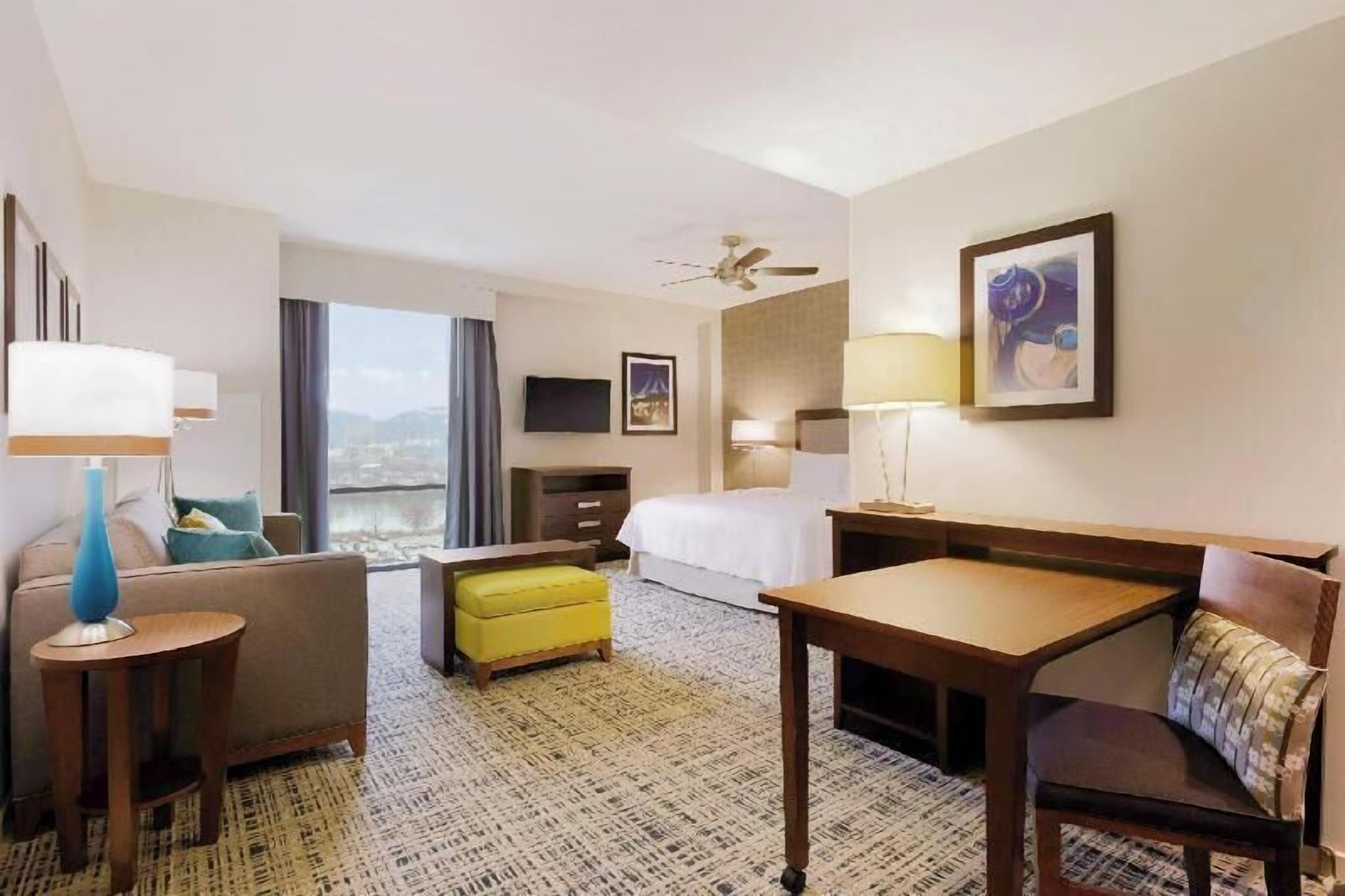 Premium bedding, in-room safe, desk, laptop workspace
