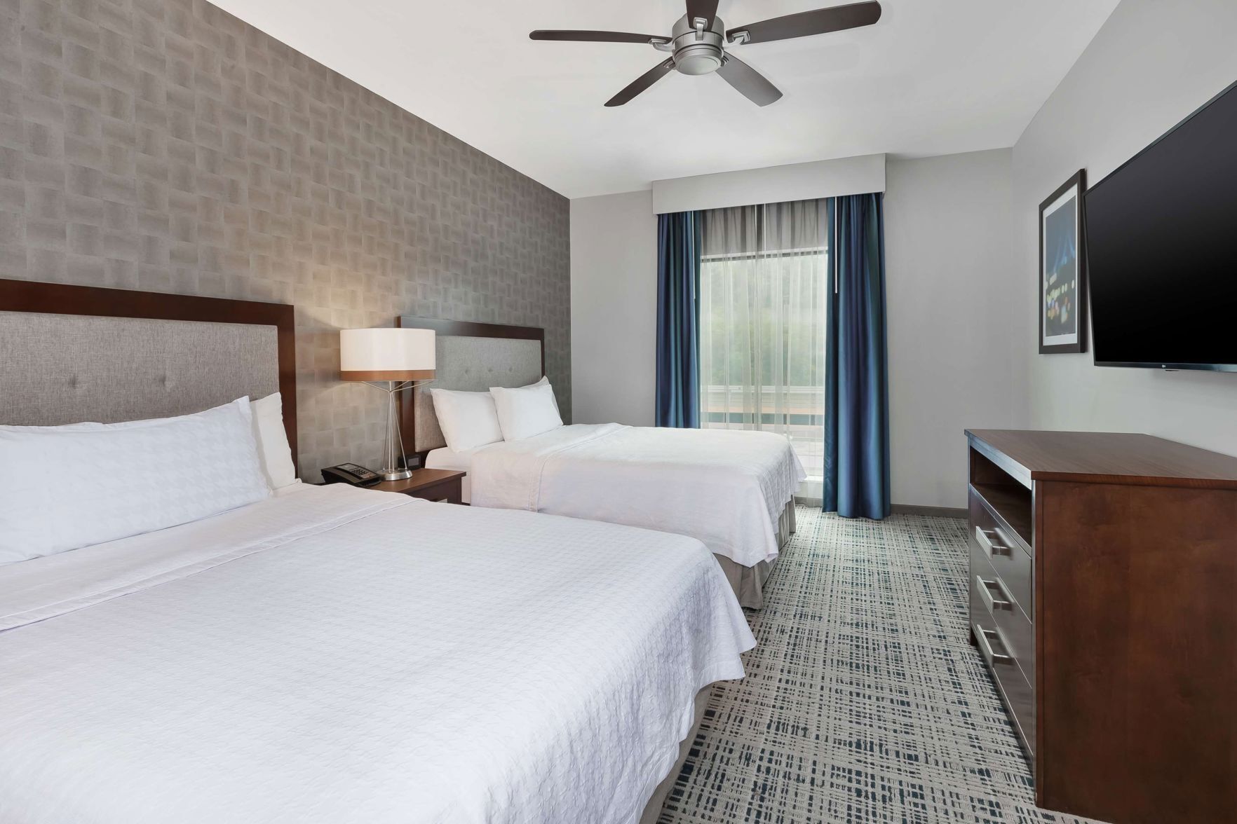 Premium bedding, in-room safe, desk, laptop workspace