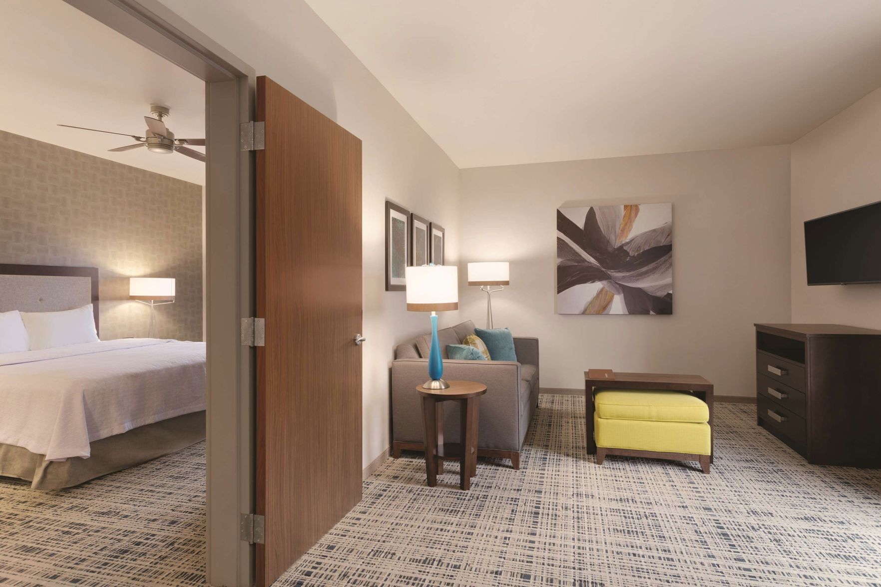 Premium bedding, in-room safe, desk, laptop workspace