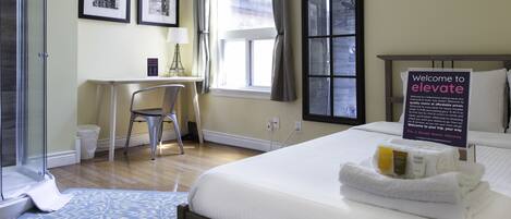 Superior Room, 1 Queen Bed, Private Bathroom | Free WiFi, bed sheets