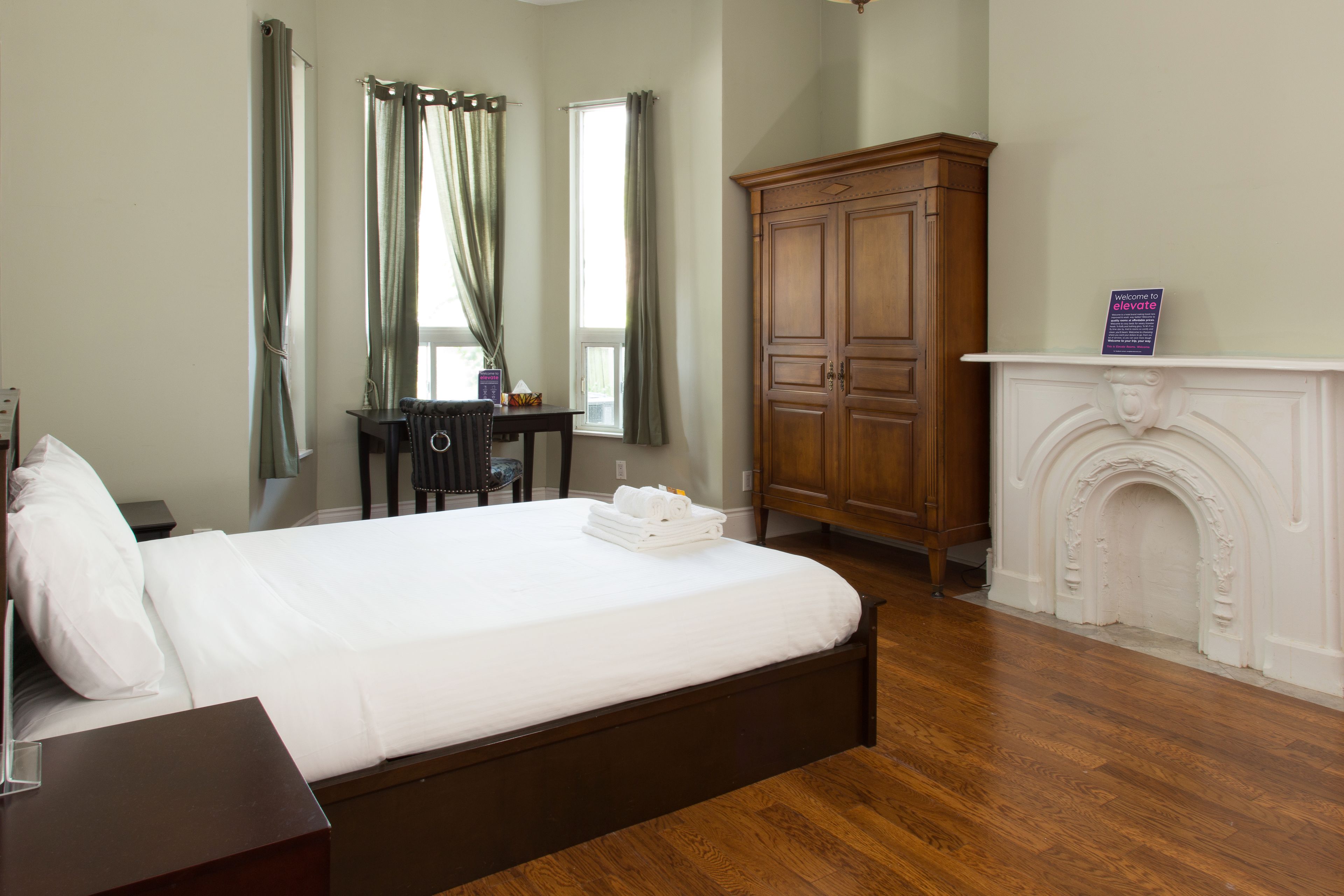 Classic Room, 1 Queen Bed, Shared Bathroom | Free WiFi, bed sheets