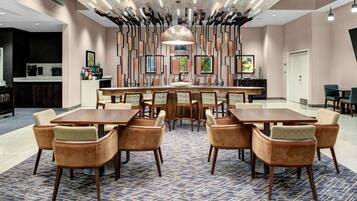 Café da manhã com buffet grátis todos os dias