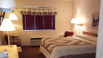 Deluxe Single Room, 1 King Bed, Non Smoking, Jetted Tub | Desk, iron/ironing board, travel crib, free WiFi