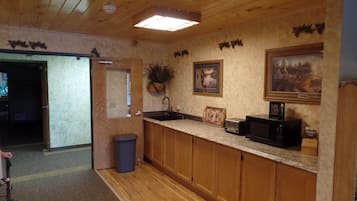 Sudah termasuk sarapan ala kontinental setiap hari