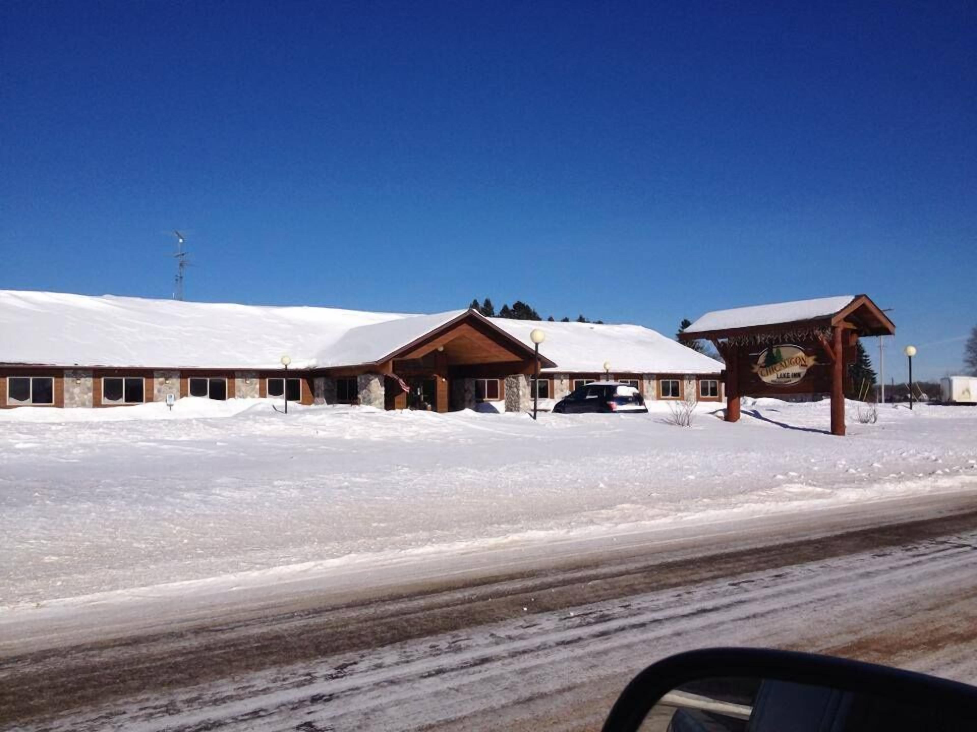 ด้านหน้าที่พัก - ตอนเย็น/กลางคืน