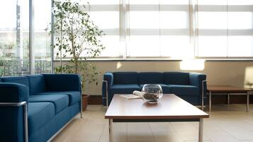 Coin salon dans le hall