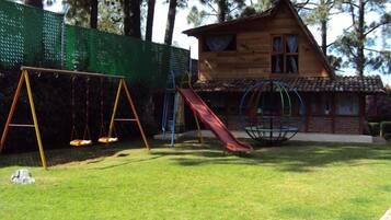 Área de juegos infantiles al aire libre