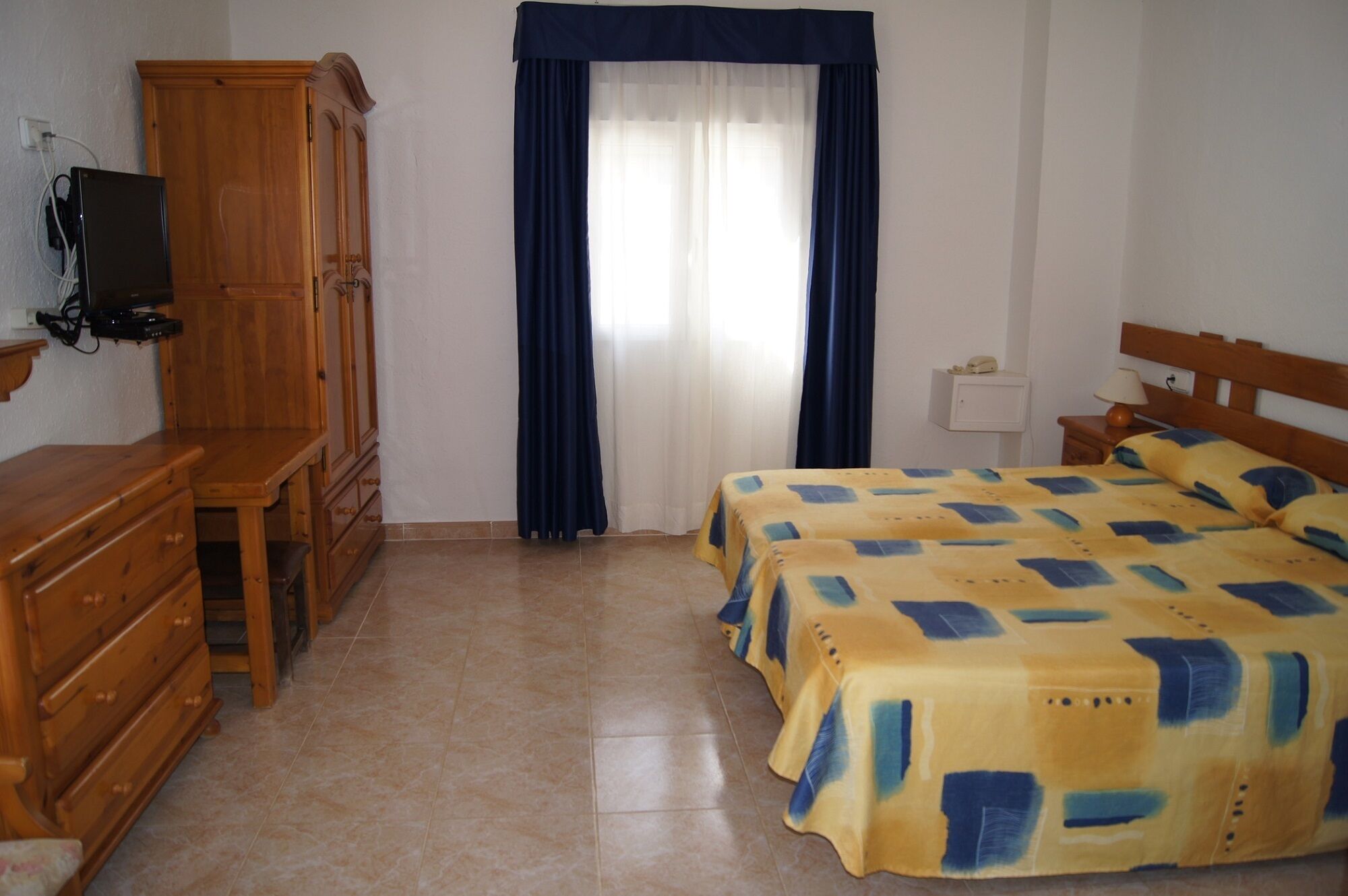 In-room safe, WiFi (free), bed sheets