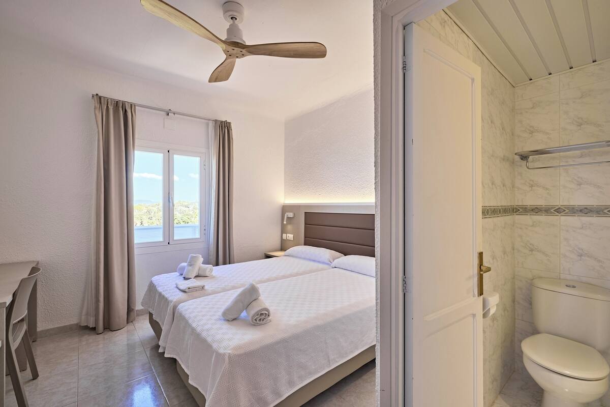 Caja de seguridad en la habitación, wifi gratis y ropa de cama 
