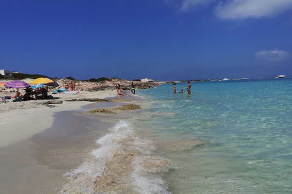 En la playa, arena blanca