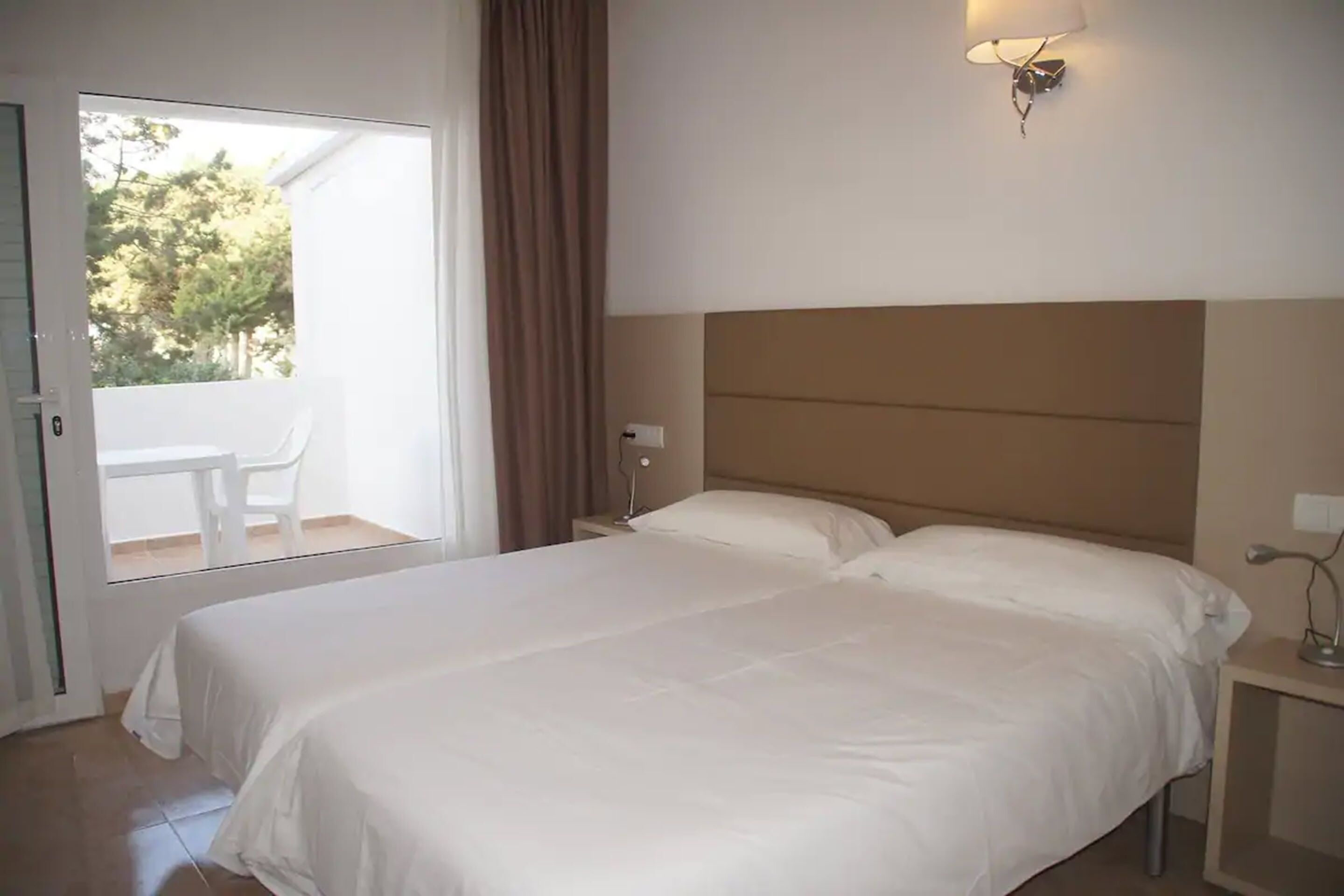 double or twin room, garden view | in-room safe, free wifi, bed sheets