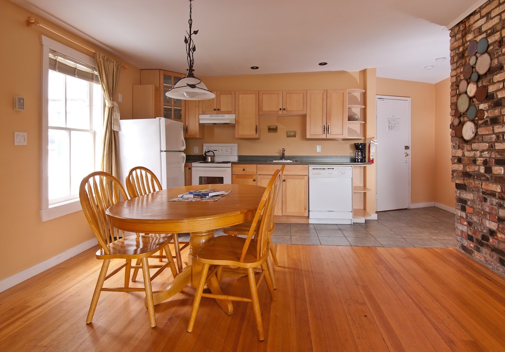 Heriot Bay Inn by null