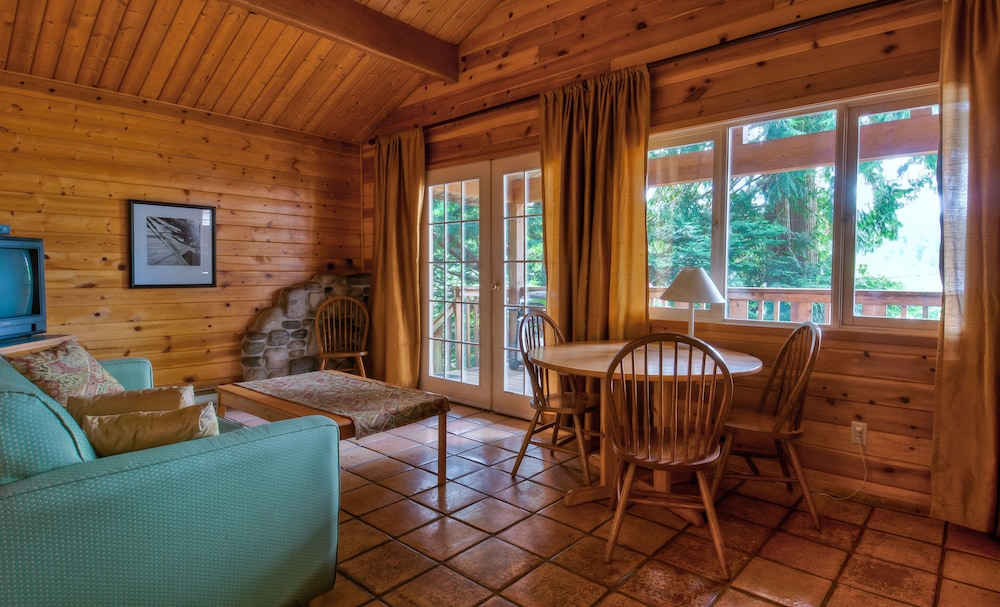 Heriot Bay Inn by null