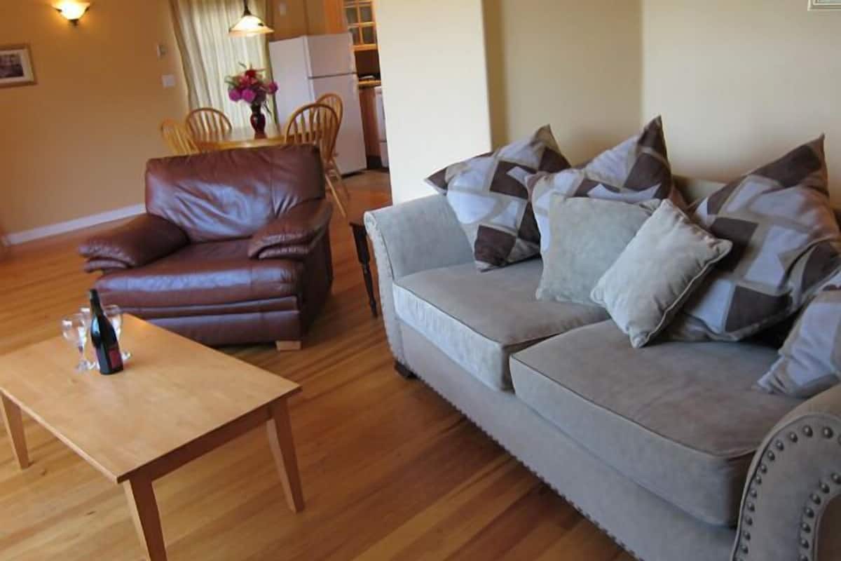 Apartment, 2 Bedrooms | Living room
