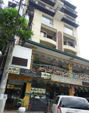 Exterior - OYO 138 White Palace Hotel (Manila)