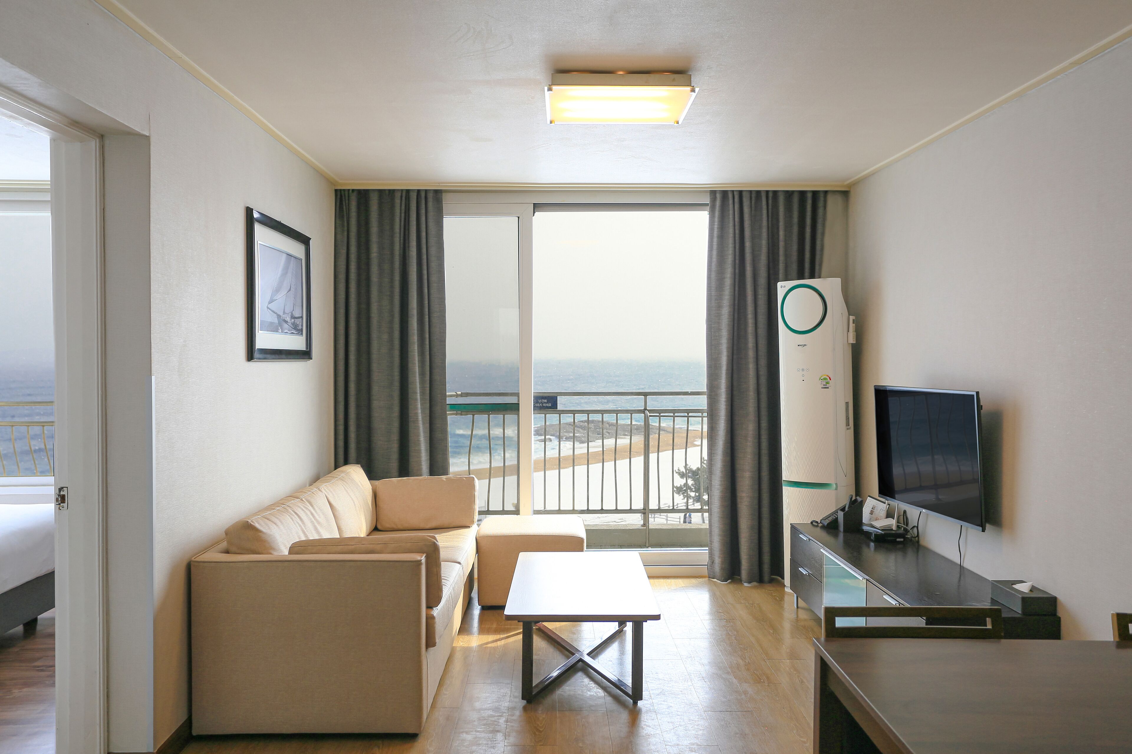 royal suite oceanview | living area | led tv