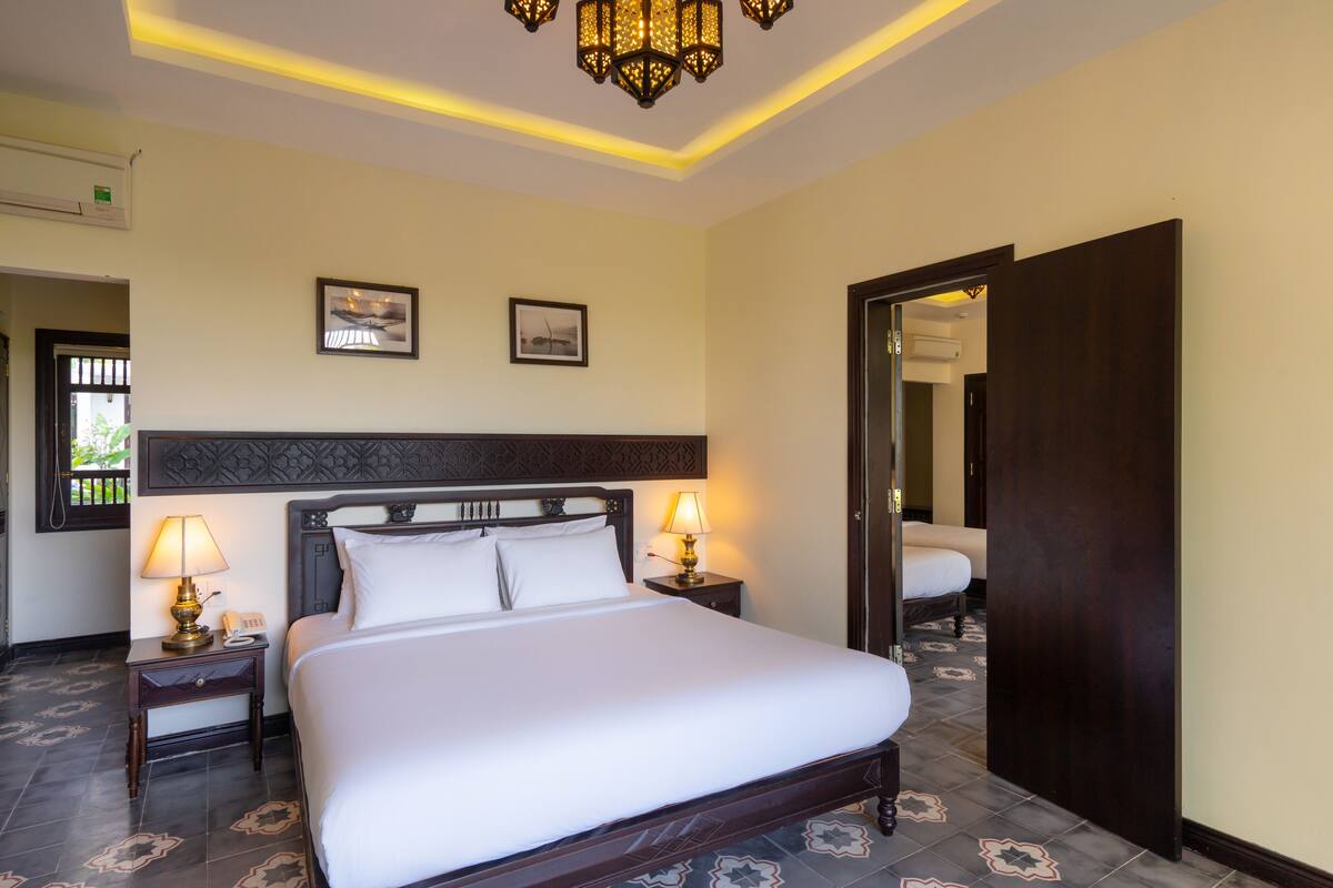 Premium bedding, pillow-top beds, minibar, in-room safe