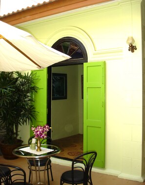 Exterior - The Bang Khun Phrom Suites (Bangkok)