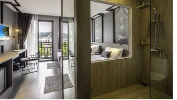 Deluxe Room with Balcony (Ma Relax) | 1 bedroom, minibar, in-room safe, individually decorated