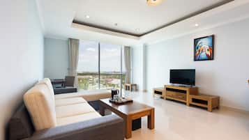 Minibar, caja de seguridad en la habitación y escritorio