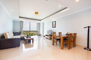 Business Suite | Minibar, in-room safe, desk, blackout drapes - Phu My Harbour Hotel (Ho Chi Minh City)