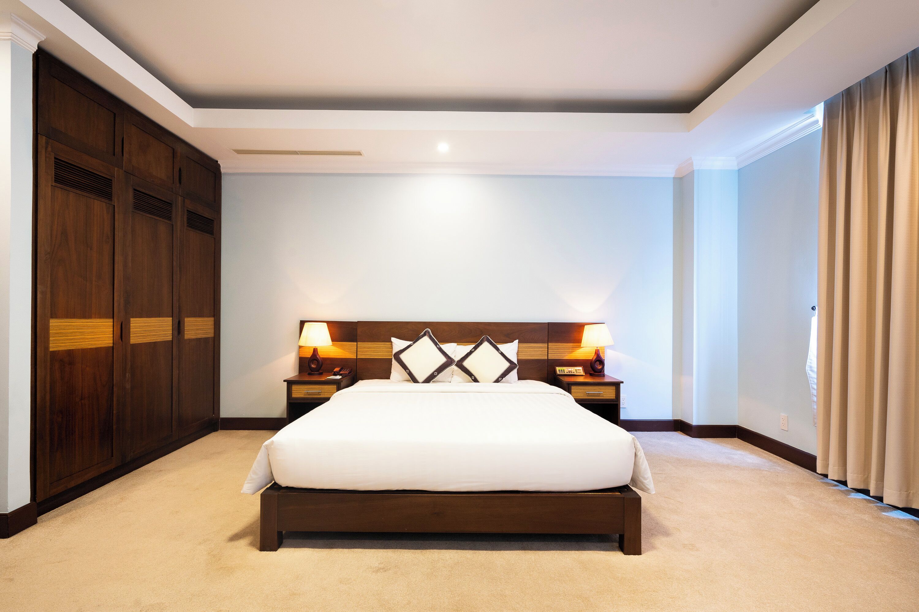 business suite | living area | 32-inch led tv with cable channels, tv