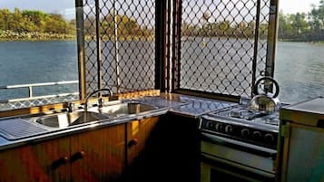 Jodie - Large 6 Berth | Private kitchen