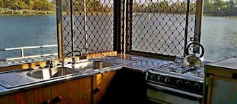 Corroboree Houseboats