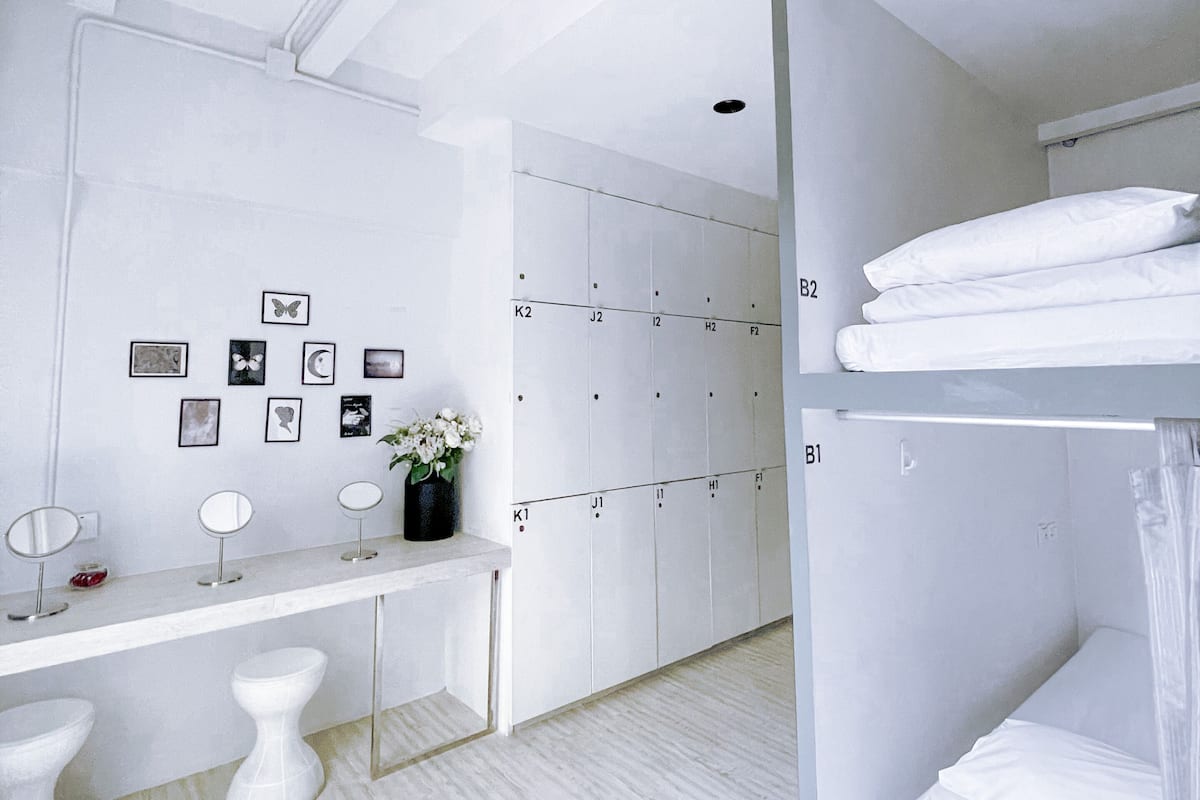 Shared Dormitory, Women only