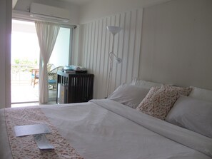 Lom Talay No.204 | Schreibtisch, Zustellbetten, kostenloses WLAN