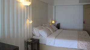 Desk, rollaway beds, free WiFi - Baan Sattahip by the sea (Sattahip)