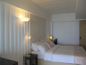 Lom Talay No.204 | Desk, rollaway beds, free WiFi - Baan Sattahip by the sea (Sattahip)