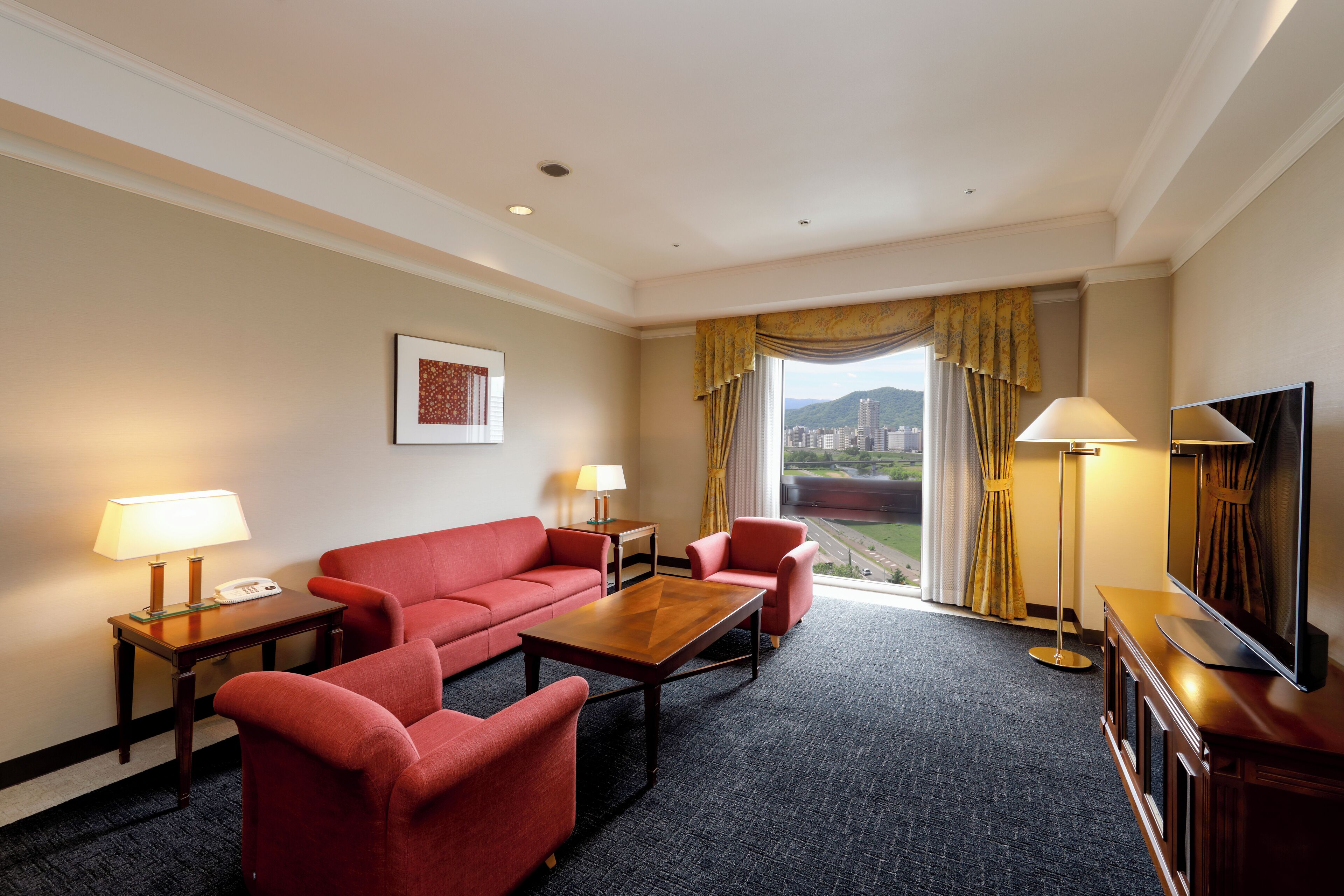 客房內保險箱、書桌、遮光布/窗簾、熨斗/熨衣板