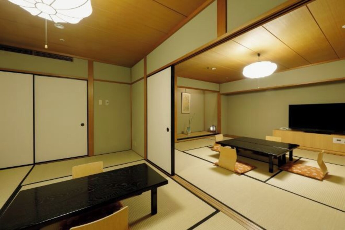 用餐區 | 3 間餐廳；供應午餐和晚餐