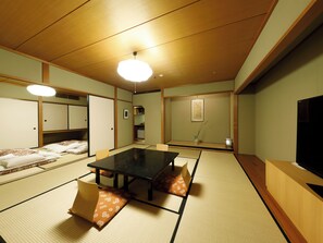 家庭客房, 非吸煙房 (Japanese Style, 80 sqm) | 客房內保險箱、書桌、遮光布/窗簾、熨斗/熨衣板