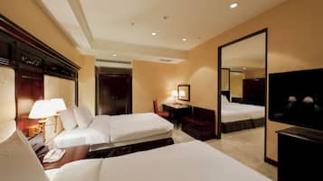 1 habitación, caja de seguridad en la habitación y escritorio