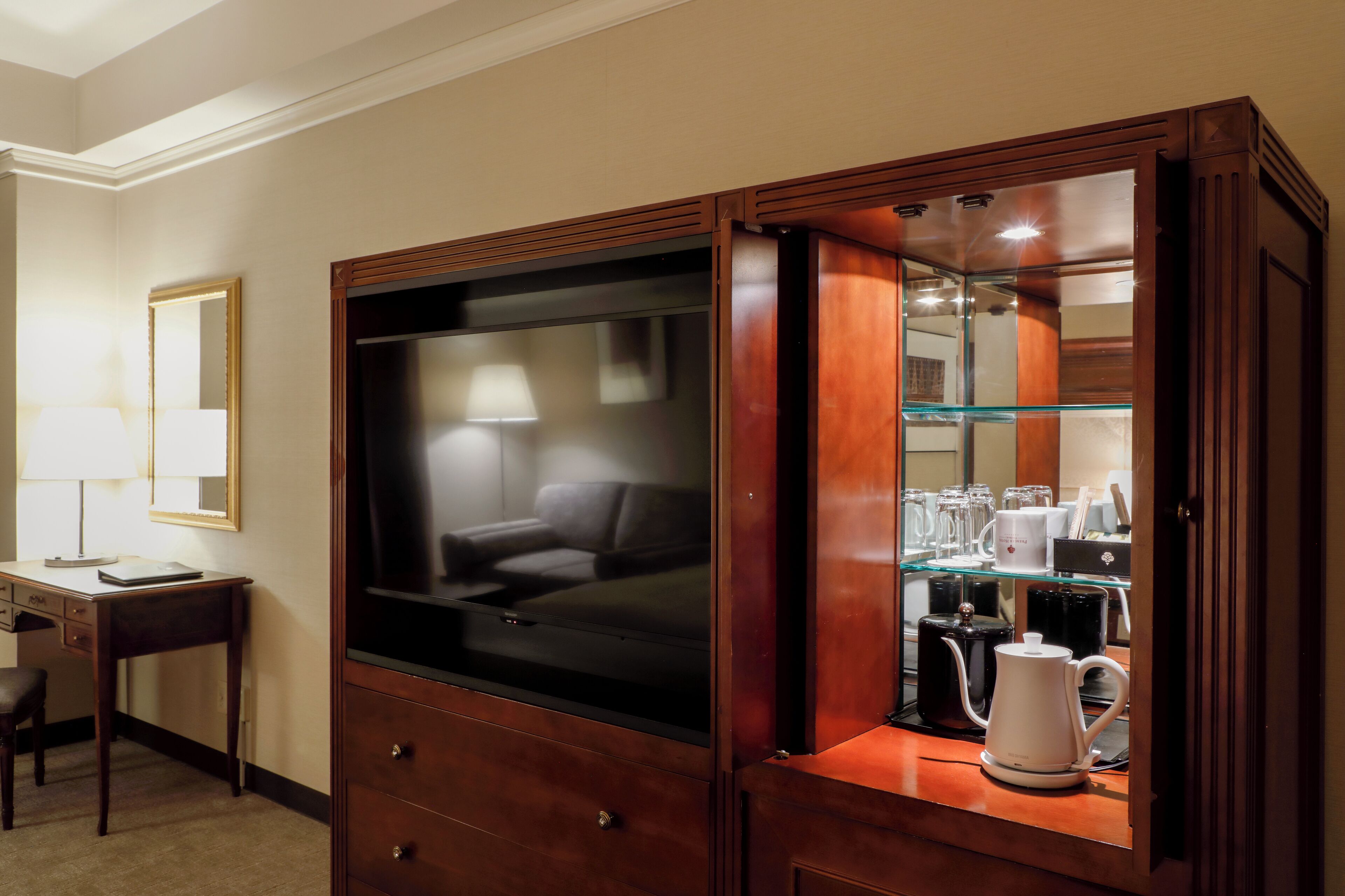 1 bedroom, in-room safe, desk, blackout curtains