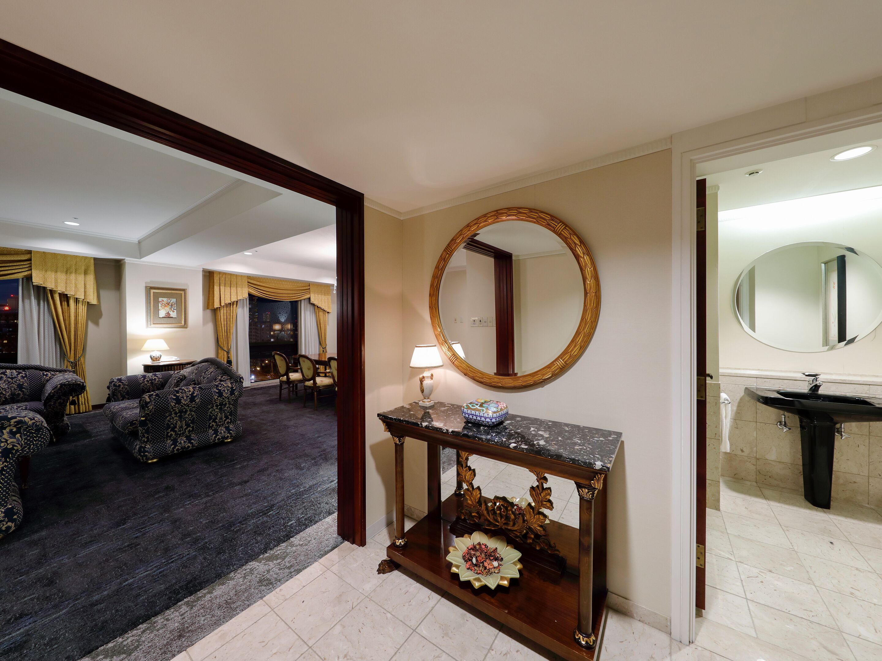 royal suite, non smoking | 1 bedroom, in-room safe, desk, blackout curtains
