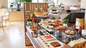 Desayuno buffet diario (JPY 3000 por persona)