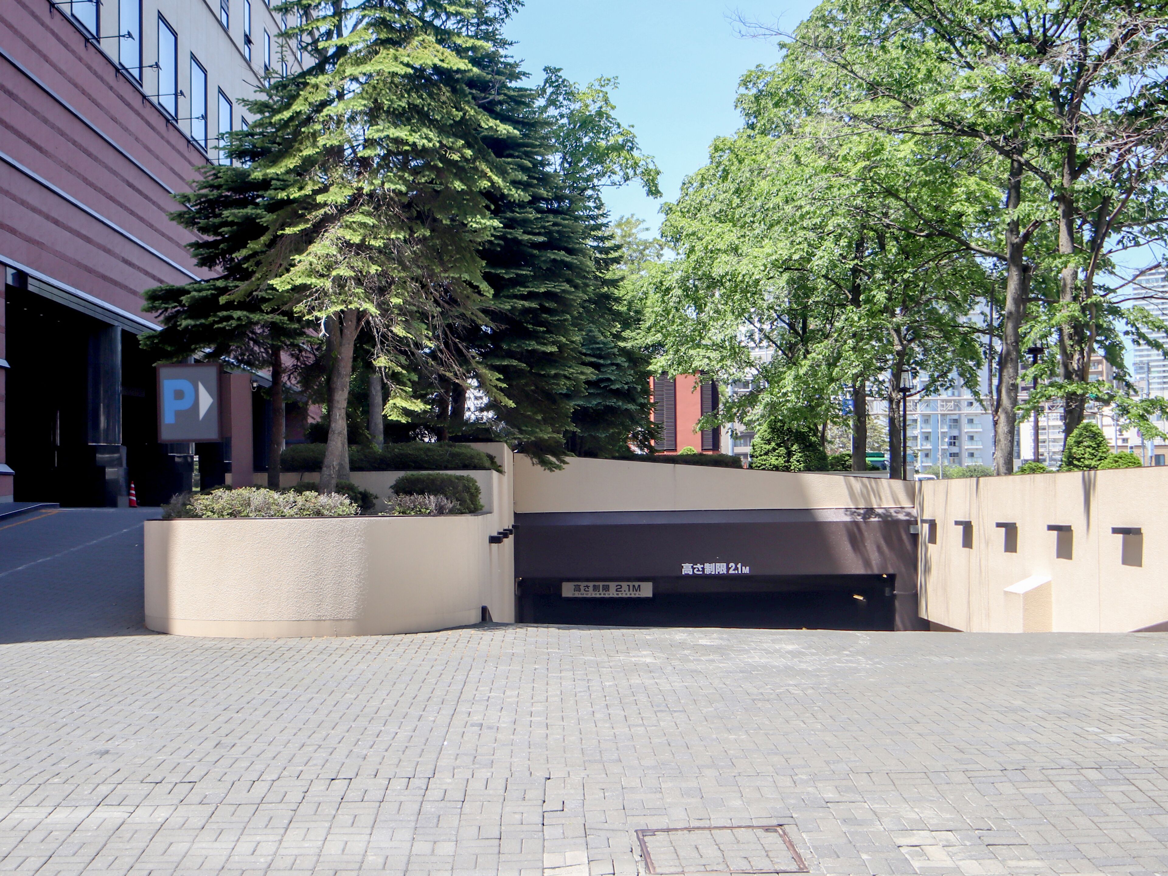 self-parking (surcharge) 1000 per day