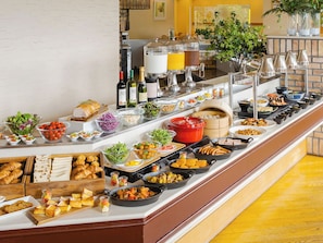 Daily buffet breakfast (JPY 3000 per person)