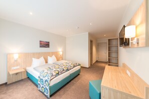 โต๊ะทำงาน, พื้นที่ทำงานแบบใช้แล็ปท็อป, ผ้าม่านกันแสง, เตารีด/โต๊ะรีดผ้า