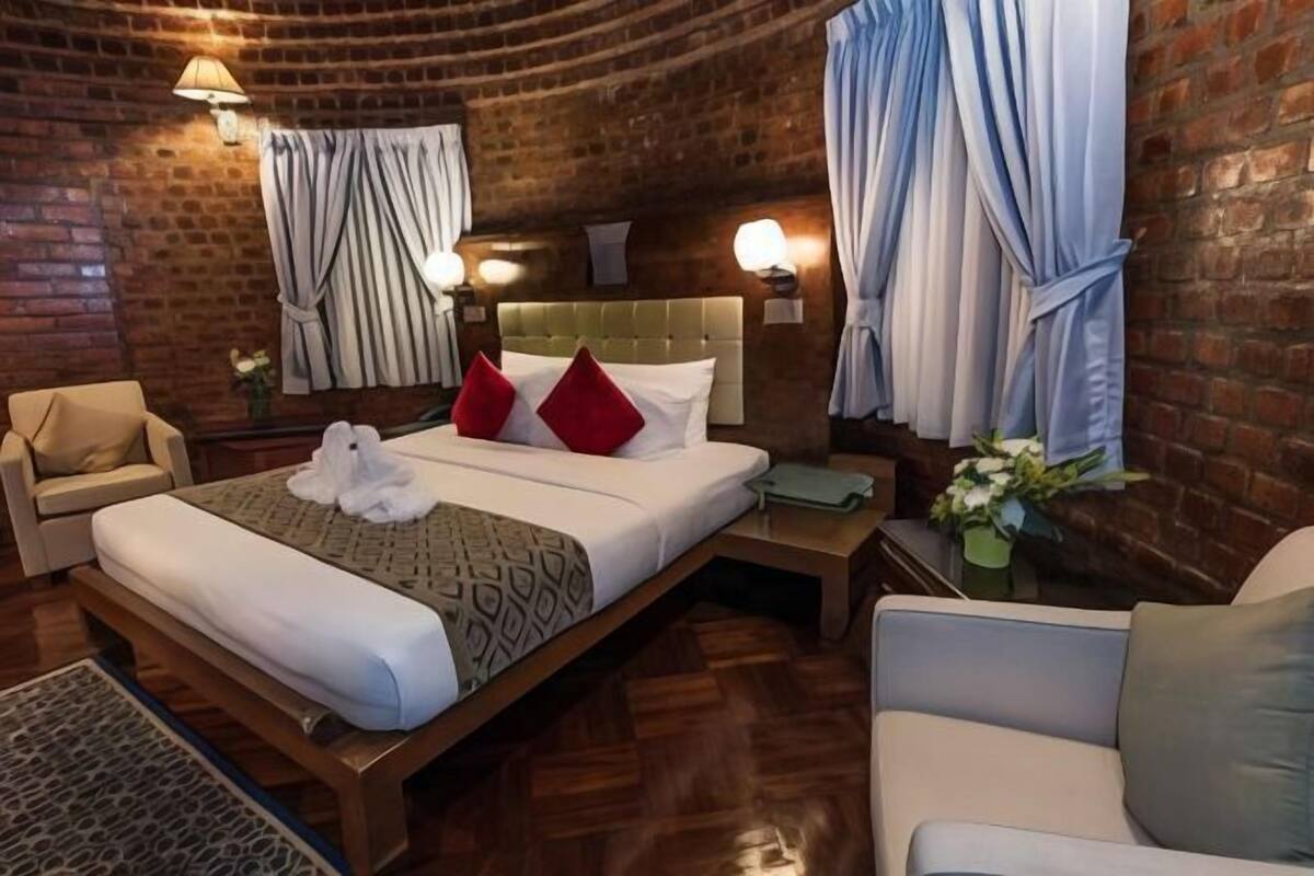 1 bedroom, premium bedding, minibar (some free items), desk
