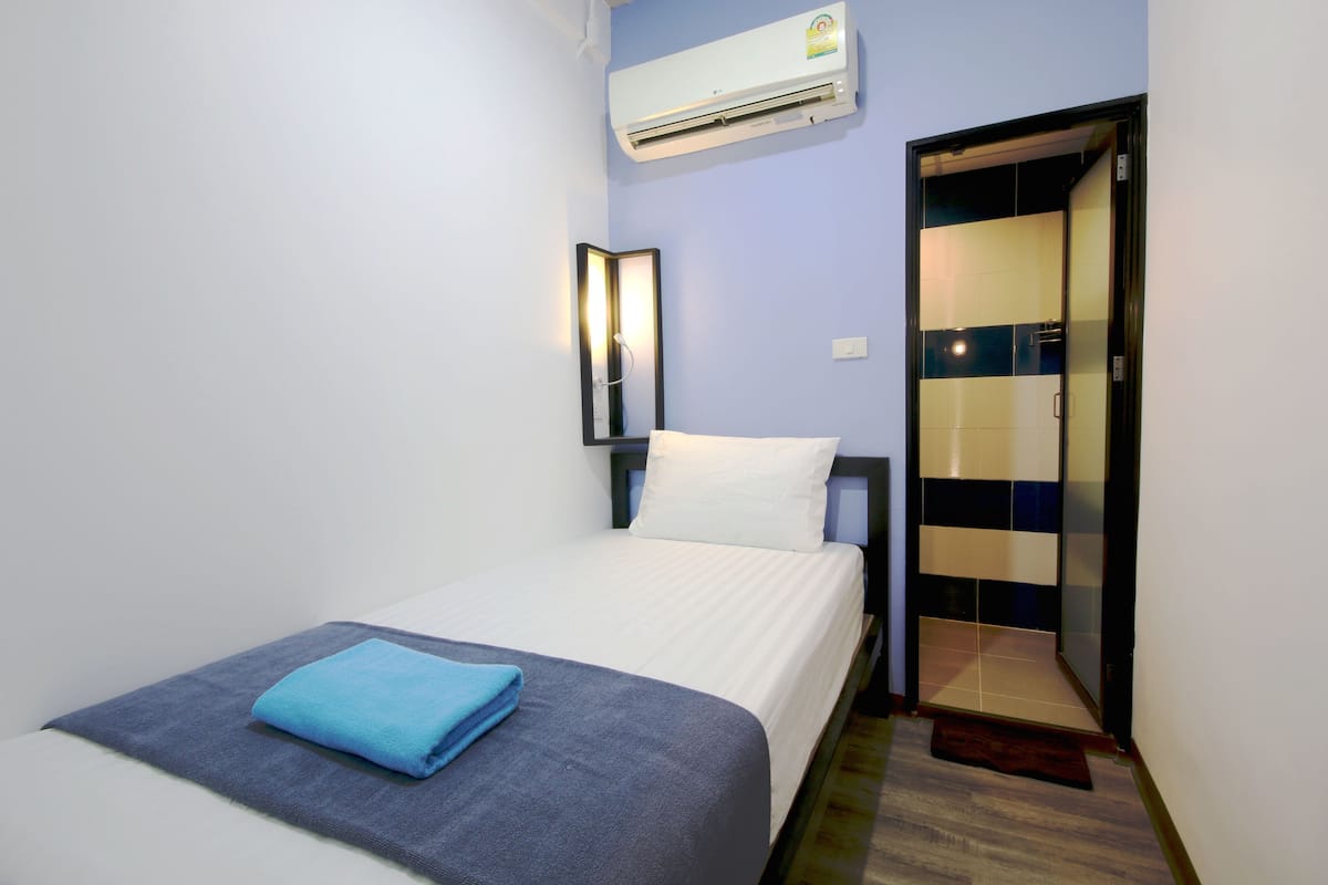 Compact Room without Window | Wifi gratis 