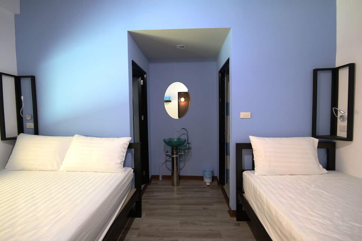 Triple Room S with Window | Wifi gratis 