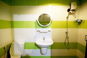 Double Room without Window | Bathroom | Shower - The Pillow Hostel (Bangkok)