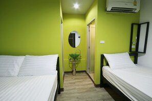 Triple Room S without Window - The Pillow Hostel (Bangkok)