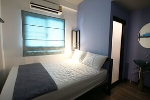 Triple Room S with Window - The Pillow Hostel (Bangkok)