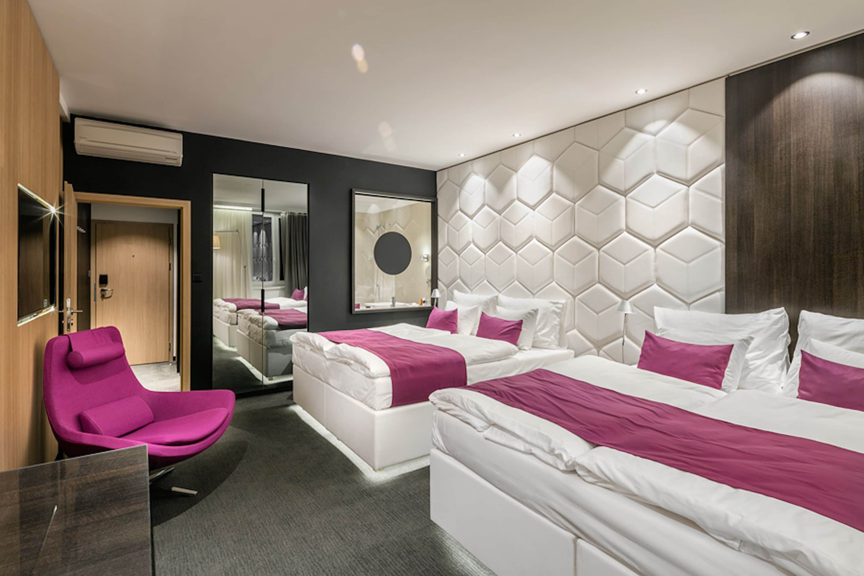 deluxe family room with whirlpool | premium bedding, minibar, in-room safe, desk