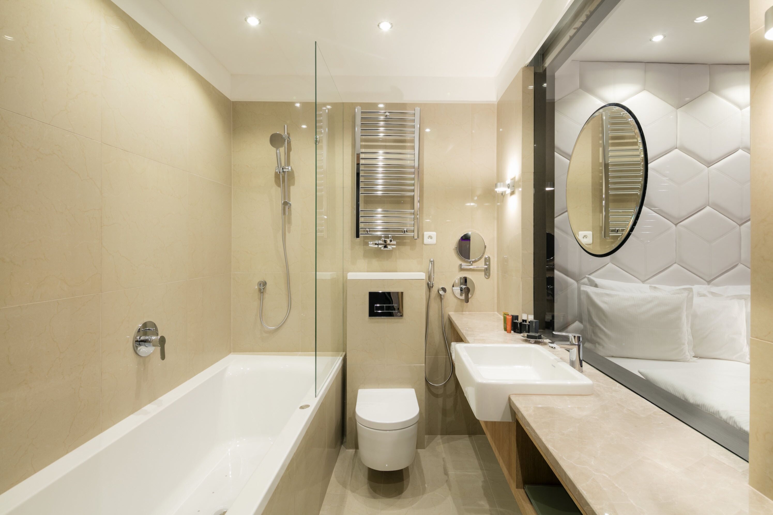 combined shower/bathtub, jetted bath, free toiletries, bidet